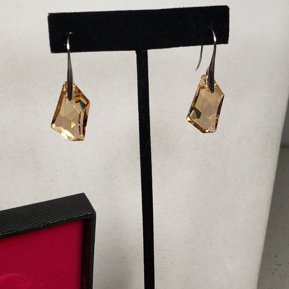 Osiana Lucky Stone Swarovski Crystals Champagne Dangle Earrings - Picture 6 of 13